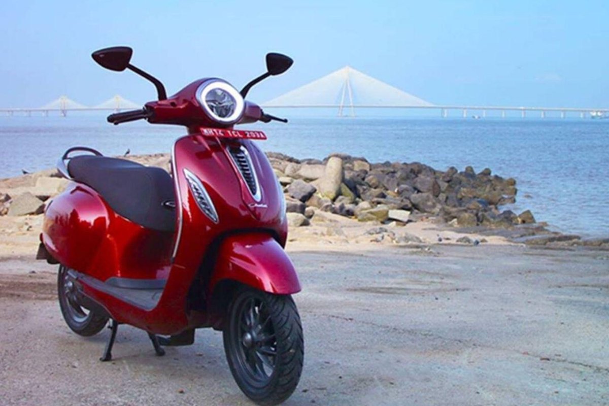 Bajaj Chetak Electric: सिर्फ ₹99,998 में 123km की रेंज स्टाइल, सेविंग और सुकून एक साथ
