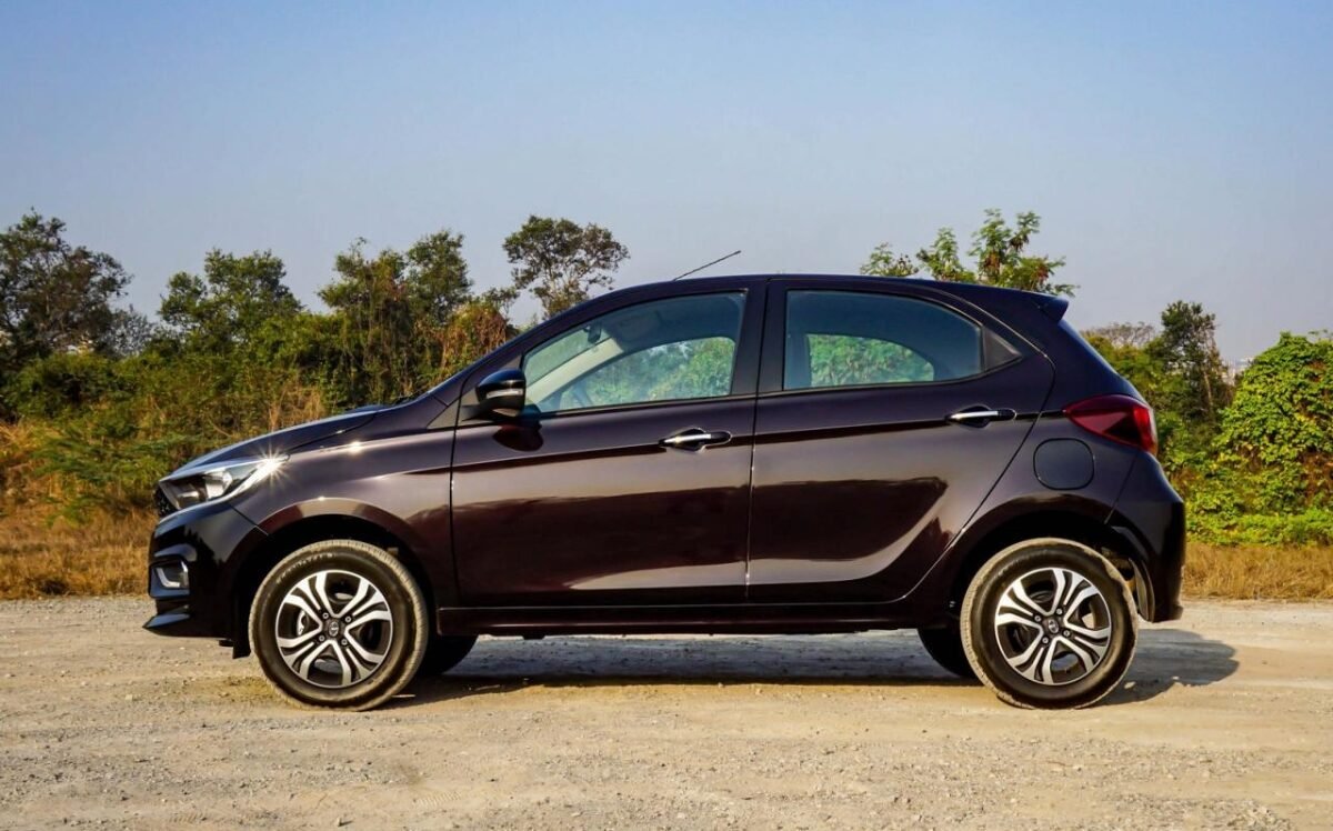 Tata Tiago CNG ₹5 लाख में: स्टाइल, सेफ्टी और माइलेज का परफेक्ट कॉम्बो